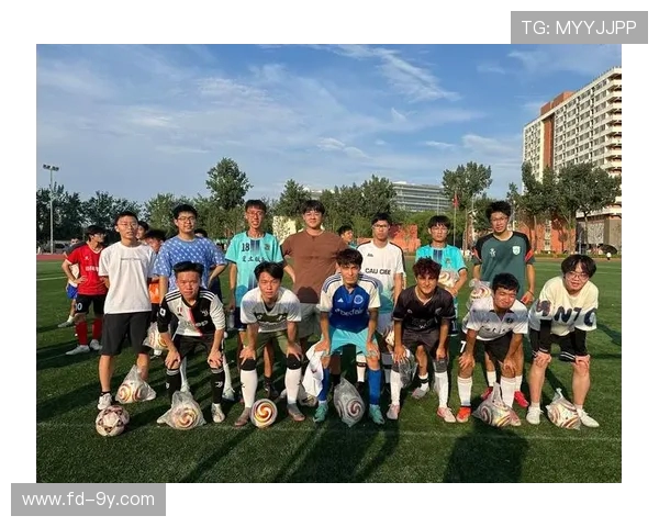 揭秘绿茵赛场中那些最爱笑的足球明星性格魅力与趣味故事精彩瞬间集